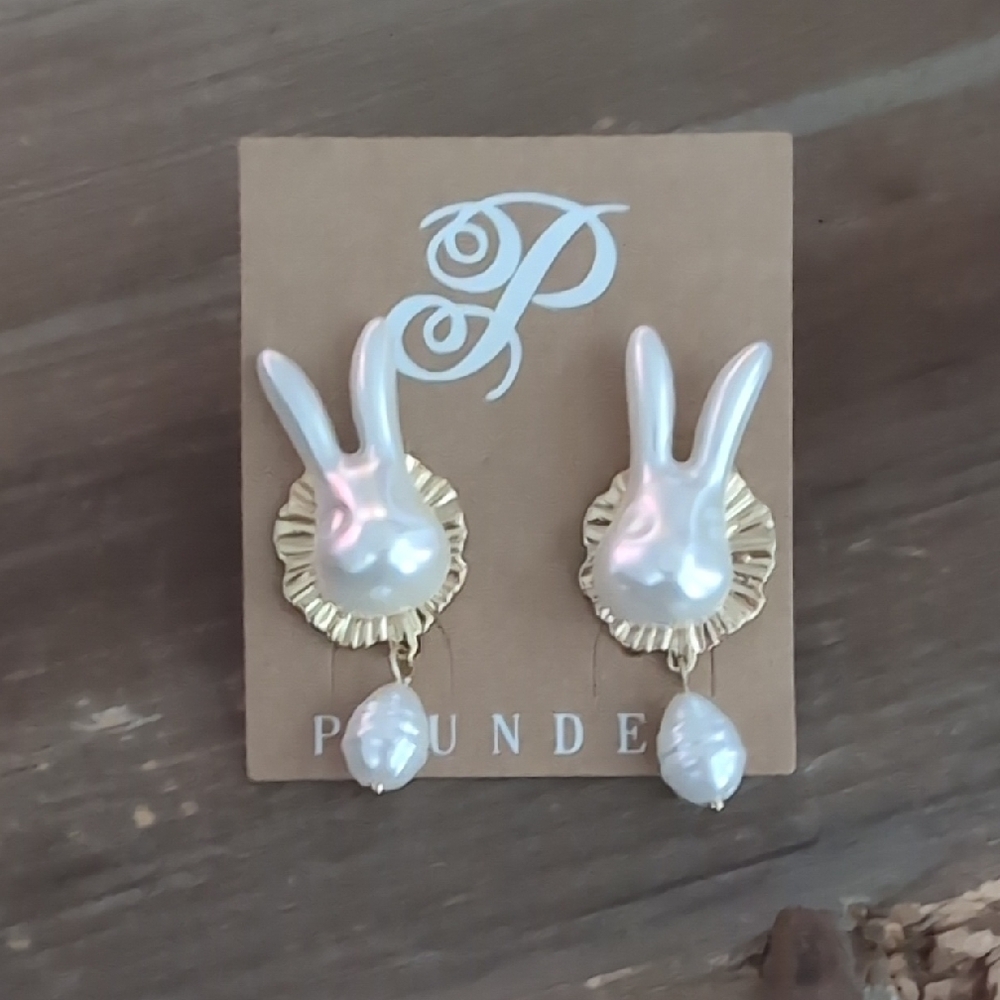 Plunder Pearl Bunny Earrings